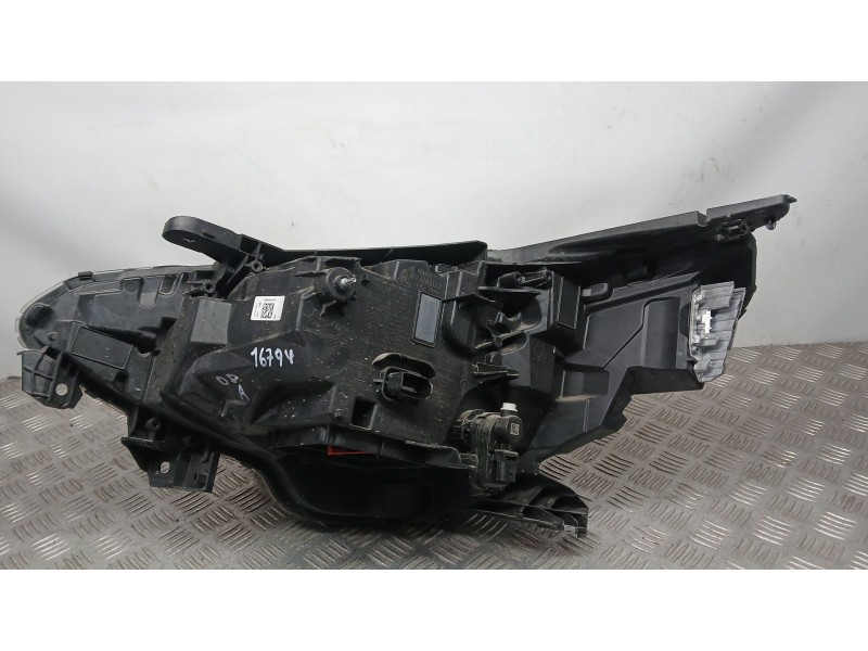 Recambio de faro derecho para renault clio v (b7_) tce 90 (b7mt) referencia OEM IAM 260104922R MAKO 01065299900010