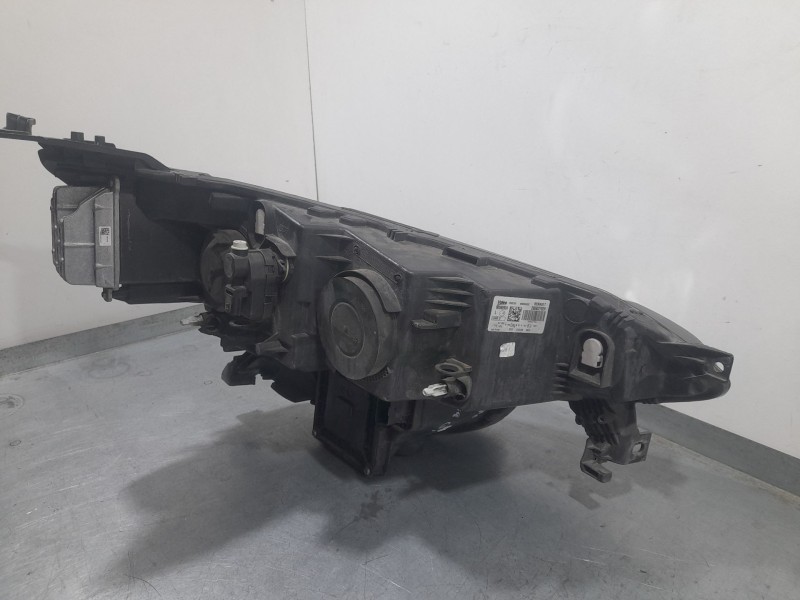 Recambio de faro izquierdo para renault megane iv sport tourer (k9a/m/n_) 1.5 blue dci 115 (k9a6) referencia OEM IAM 260602792R 