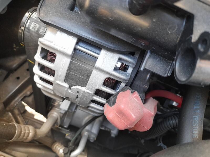 Recambio de alternador para dacia sandero iii 1.0 tce 100 eco-g referencia OEM IAM 231001629R  