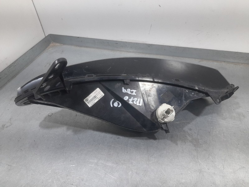 Recambio de piloto delantero izquierdo para renault megane iv sport tourer (k9a/m/n_) 1.5 blue dci 115 (k9a6) referencia OEM IAM