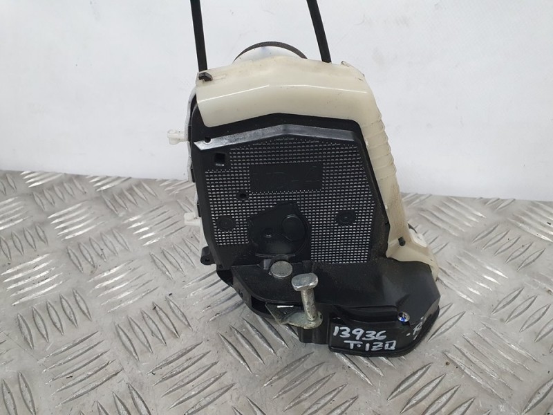 Recambio de cerradura puerta trasera izquierda para toyota yaris active hybrid referencia OEM IAM SIN REF  4 PINES