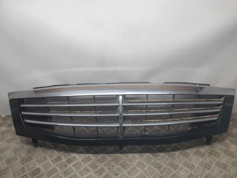 Recambio de rejilla delantera para ssangyong rexton rx 270 plus / 270 xdi plus referencia OEM IAM SIN REF  