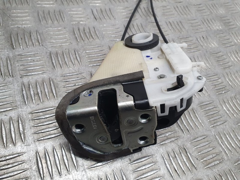 Recambio de cerradura puerta trasera izquierda para toyota yaris active hybrid referencia OEM IAM SIN REF  4 PINES