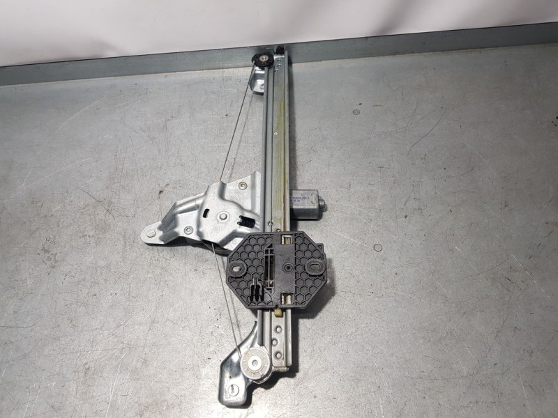 Recambio de elevalunas trasero izquierdo para dacia sandero stepway referencia OEM IAM 827211031R  MAGNA ELECTRICO 2 PINS