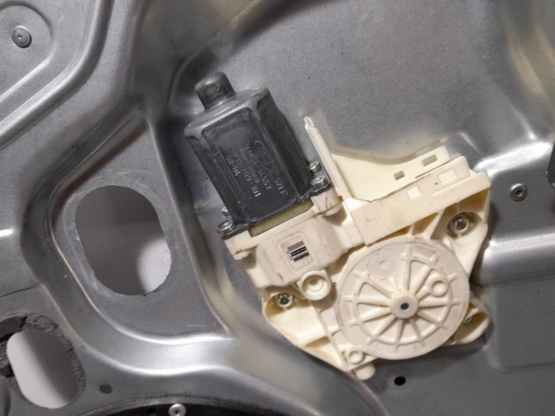 Recambio de elevalunas delantero derecho para ford focus lim. (cb4) trend referencia OEM IAM 984705203 BROSE ELECTRICO