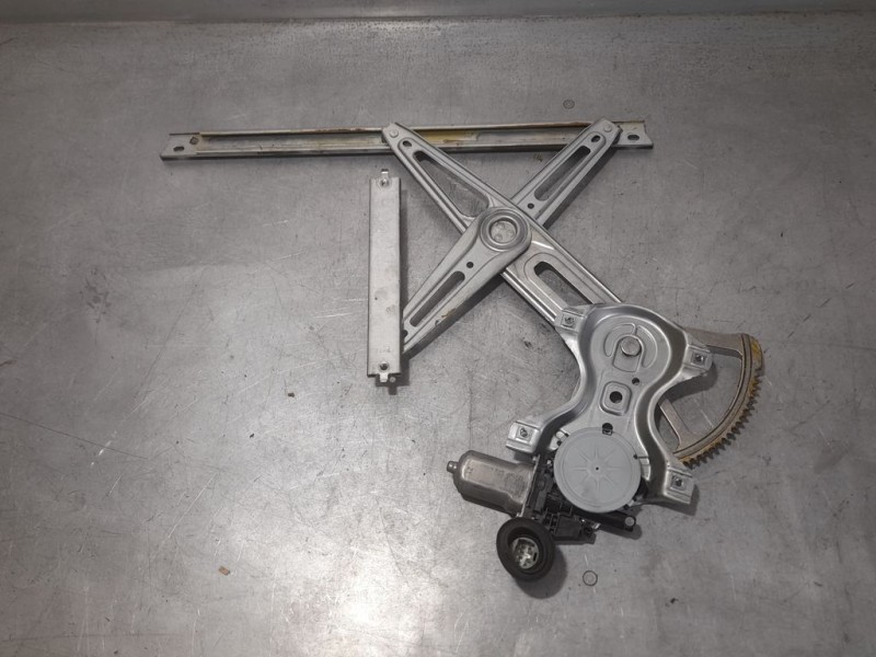 Recambio de elevalunas delantero derecho para toyota yaris active hybrid referencia OEM IAM 857100D100 973582101 