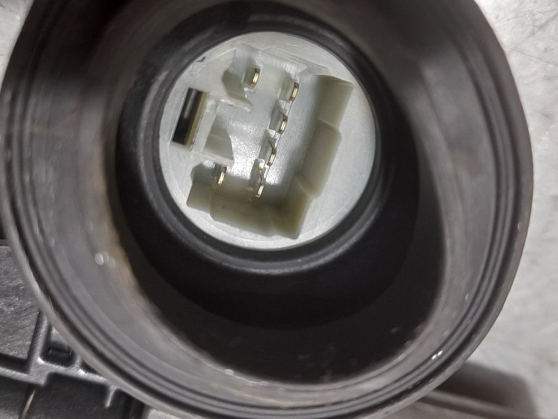 Recambio de elevalunas delantero derecho para toyota yaris active hybrid referencia OEM IAM 857100D100 973582101 