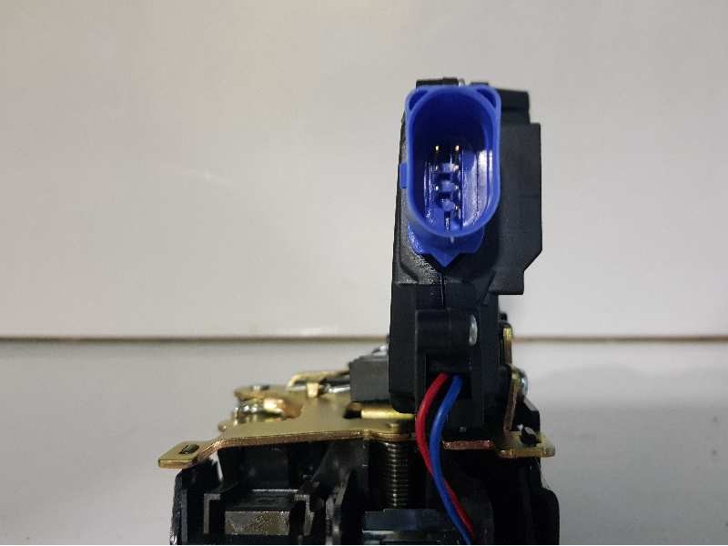 Recambio de cerradura puerta delantera derecha para volkswagen touran (1t1) referencia OEM IAM 7L0839016  CONECTOR AZUL 7 PINS