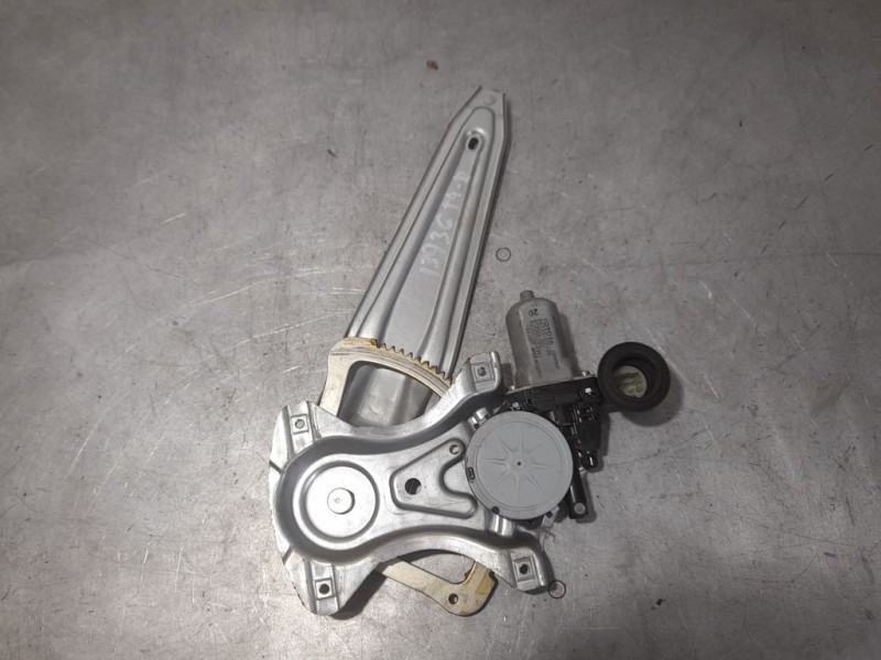 Recambio de elevalunas trasero derecho para toyota yaris active hybrid referencia OEM IAM 857200D120 973581101 ELECTRICO