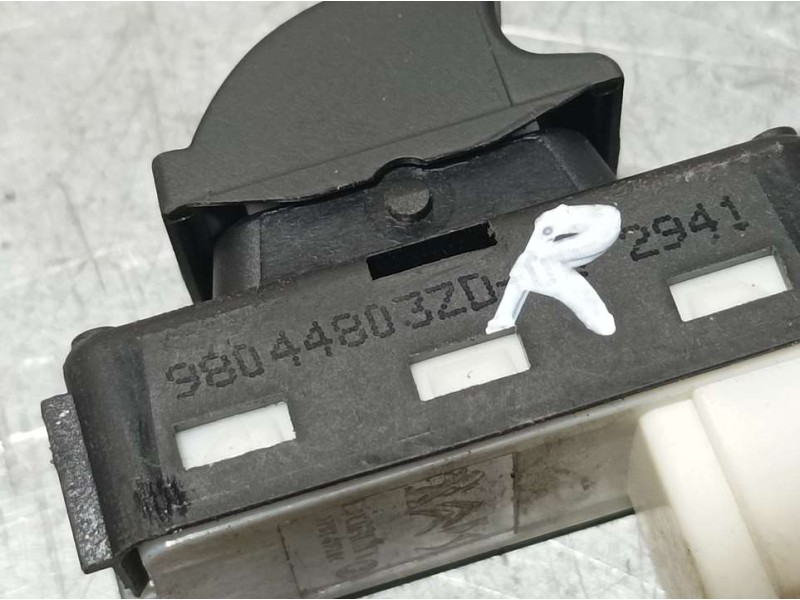 Recambio de mando elevalunas trasero izquierdo para opel corsa f edition referencia OEM IAM 98044803ZD  