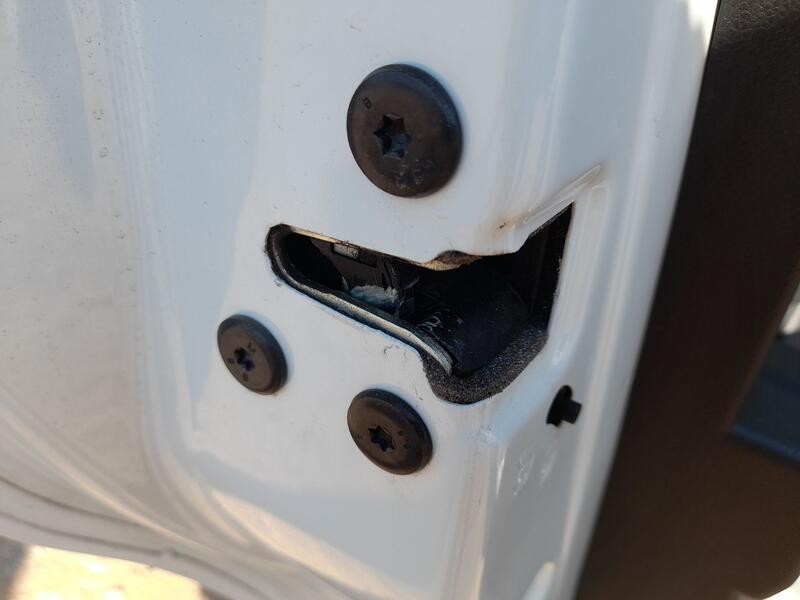 Recambio de cerradura puerta trasera izquierda para dacia sandero iii 1.0 tce 100 eco-g referencia OEM IAM 825033052R  