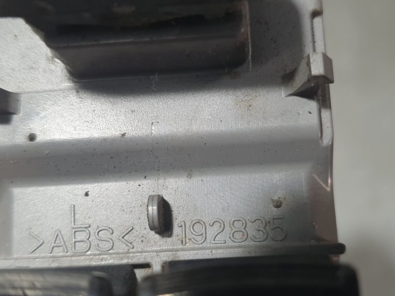 Recambio de mando elevalunas delantero izquierdo para toyota yaris active hybrid referencia OEM IAM 192835  