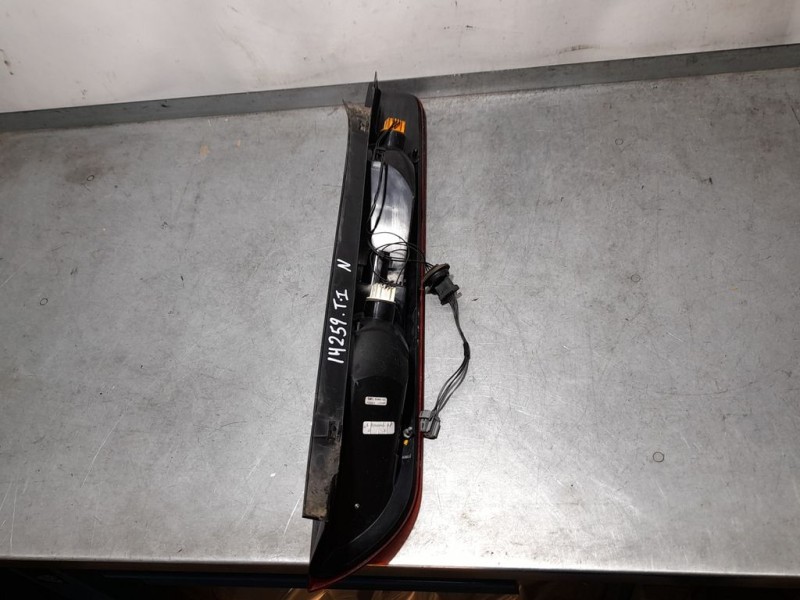 Recambio de piloto trasero izquierdo para ford focus lim. (cb4) trend referencia OEM IAM 8M5113405  