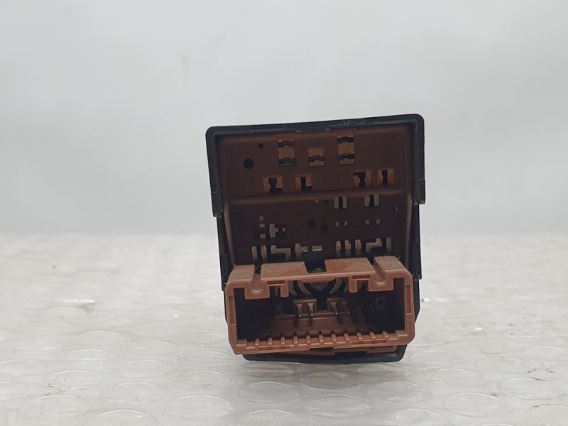 Recambio de mando retrovisor para toyota yaris active hybrid referencia OEM IAM 183574  