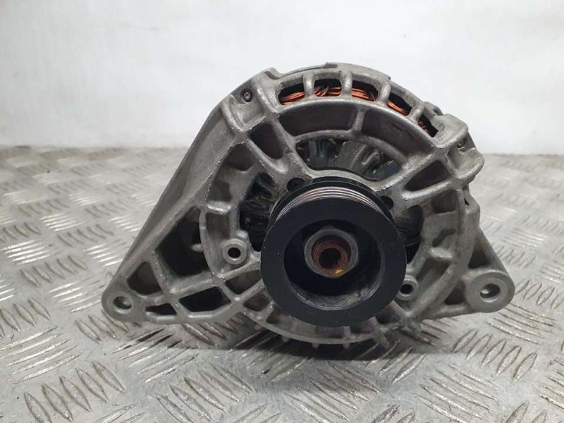 Recambio de alternador para mercedes-benz clase gla (w156) gla 200 cdi (156.908) referencia OEM IAM A0009063322 0125711028 BOSCH