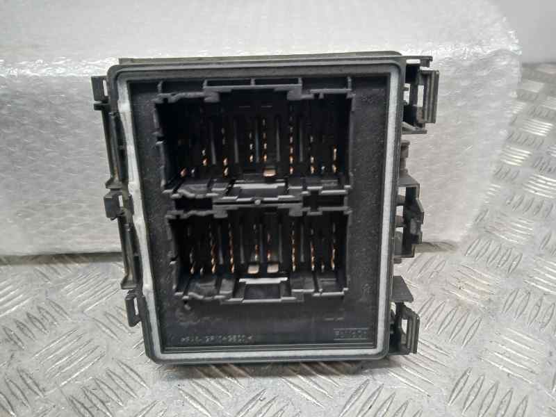 Recambio de caja reles / fusibles para ford fiesta (ce1) trend referencia OEM IAM L1BT14D068GAD 9282787111 