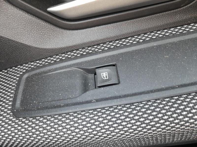 Recambio de mando elevalunas delantero derecho para dacia sandero iii 1.0 tce 100 eco-g referencia OEM IAM 254118044R  