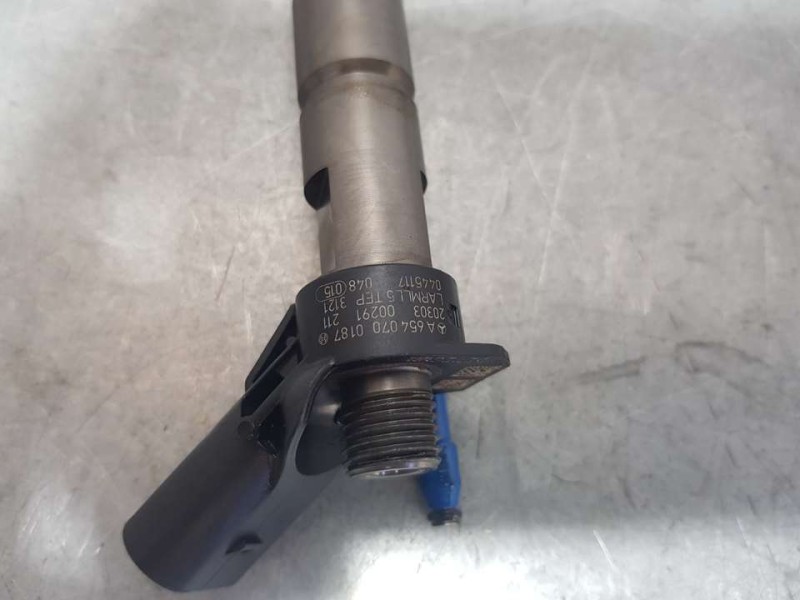 Recambio de inyector para mercedes-benz clase cla (c118) coupe cla 200 d referencia OEM IAM A6540700187 0445117048 BOSCH