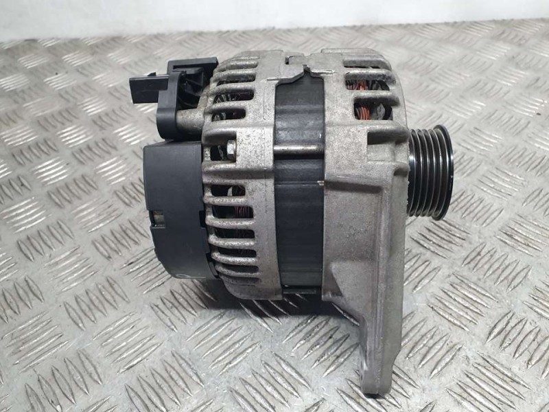 Recambio de alternador para mercedes-benz clase gla (w156) gla 200 cdi (156.908) referencia OEM IAM A0009063322 0125711028 BOSCH