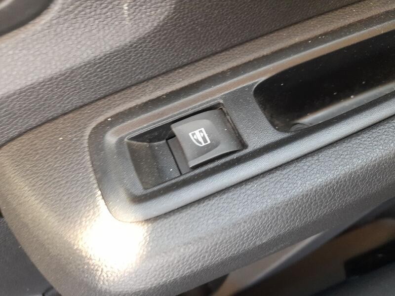 Recambio de mando elevalunas trasero derecho para dacia sandero iii 1.0 tce 100 eco-g referencia OEM IAM 254118439R  