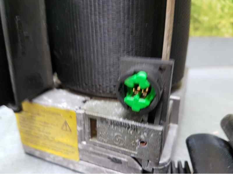 Recambio de pretensor airbag derecho para mercedes-benz clase c (w203) berlina 200 compressor (203.045) referencia OEM IAM   