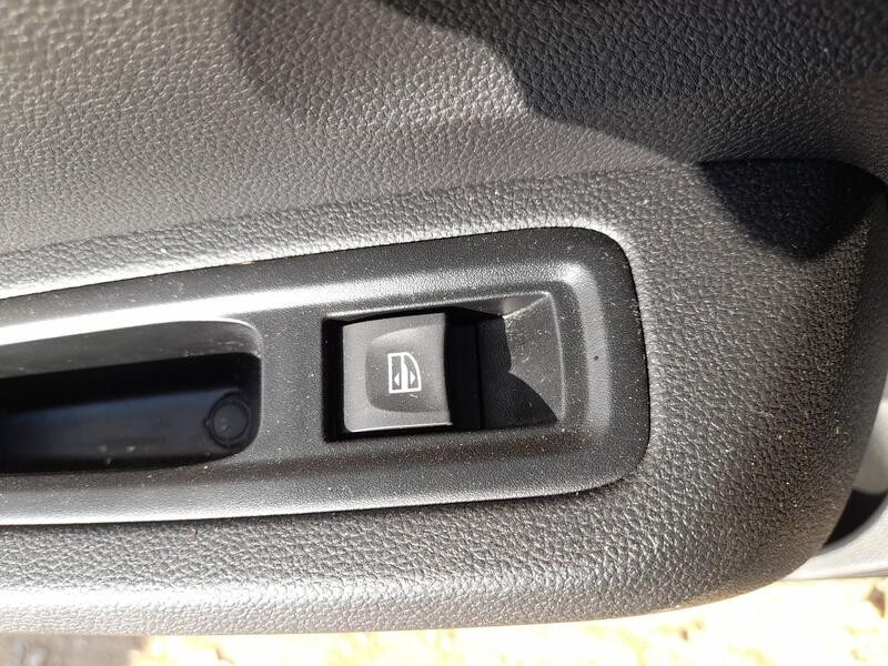 Recambio de mando elevalunas trasero izquierdo para dacia sandero iii 1.0 tce 100 eco-g referencia OEM IAM 254118439R  