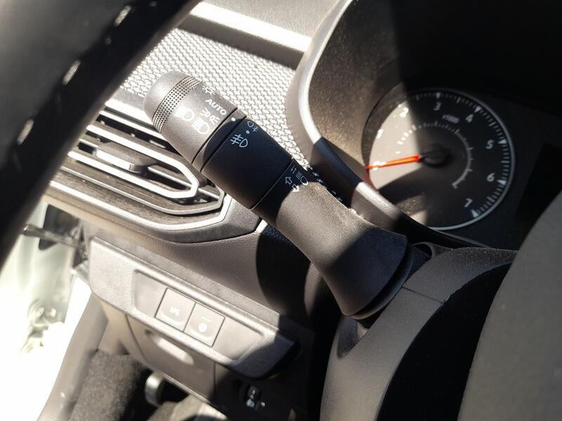 Recambio de mando luces y limpia para dacia sandero iii 1.0 tce 100 eco-g referencia OEM IAM 255670975R  