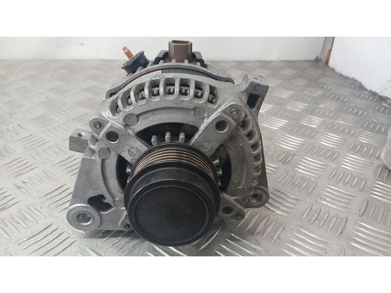 Recambio de alternador para toyota iq 2 referencia OEM IAM 2706047070 DENSO 1042102670