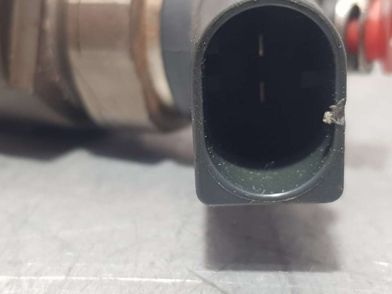 Recambio de inyector para bmw serie 3 lim. (f30) 2.0 16v diesel referencia OEM IAM 7798446 0445110601 BOSCH