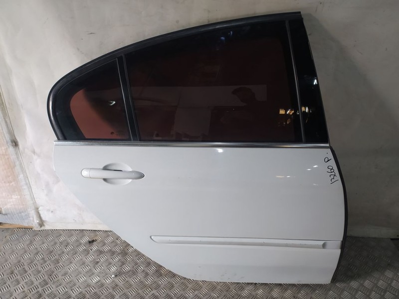 Recambio de puerta trasera derecha para renault laguna iii dynamique referencia OEM IAM   