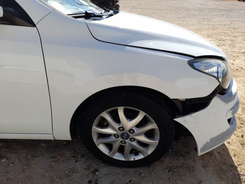 Recambio de aleta delantera derecha para hyundai i30 (fd) 1.6 crdi referencia OEM IAM 663212L030  