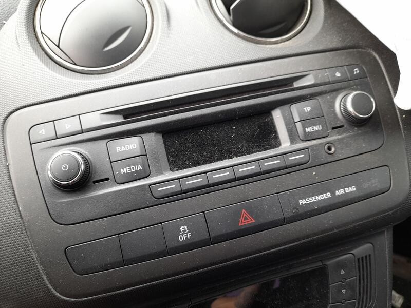 Recambio de sistema audio / radio cd para seat ibiza iv (6j5, 6p1) 1.6 tdi referencia OEM IAM 6J0035156  