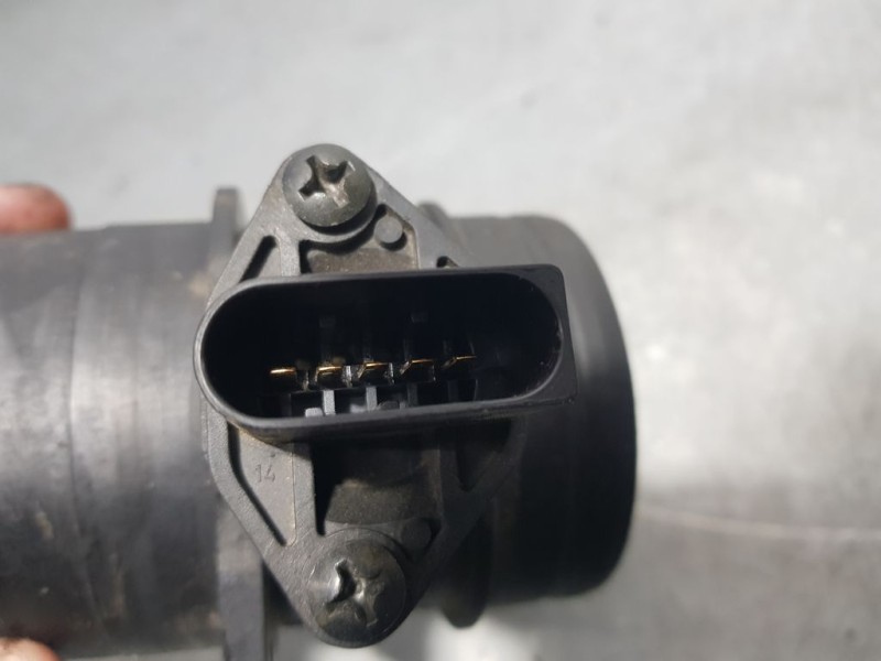 Recambio de caudalimetro para volkswagen passat berlina (3b3) comfortline referencia OEM IAM 074906461B 0281002461 BOSCH