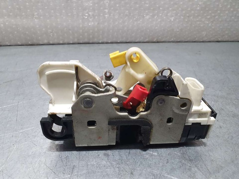 Recambio de cerradura puerta delantera derecha para dodge caliber se referencia OEM IAM 04589416AC  4 PINES