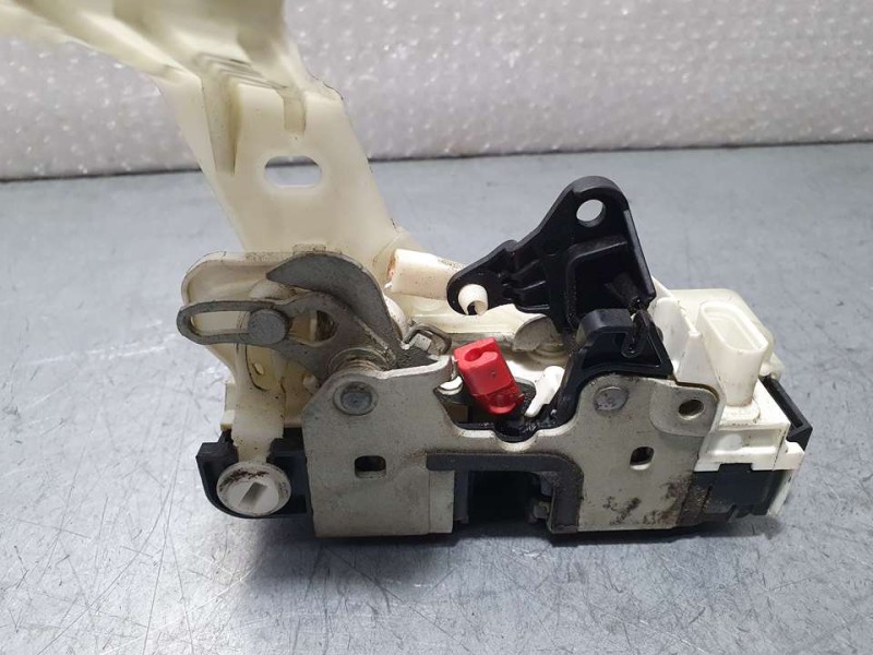 Recambio de cerradura puerta trasera derecha para dodge caliber se referencia OEM IAM 04589414AC  4 PINES