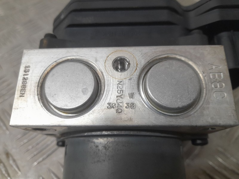 Recambio de abs para kia carens iv 1.7 crdi referencia OEM IAM 58910A4610 MANDO KLJD3H0185S0