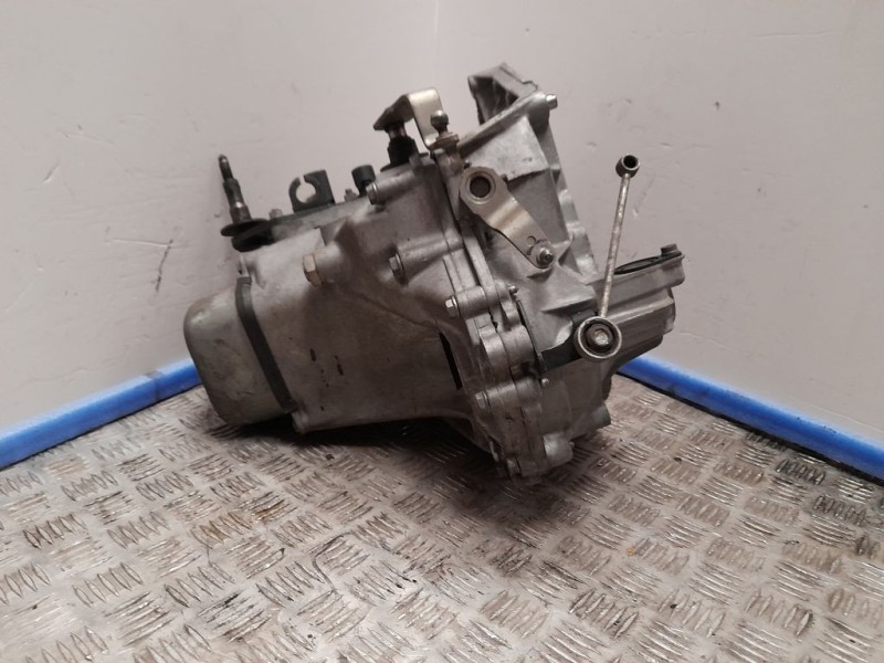 Recambio de caja cambios para peugeot 206+ básico referencia OEM IAM 20CQ82 1042292 5VELOCIDADES