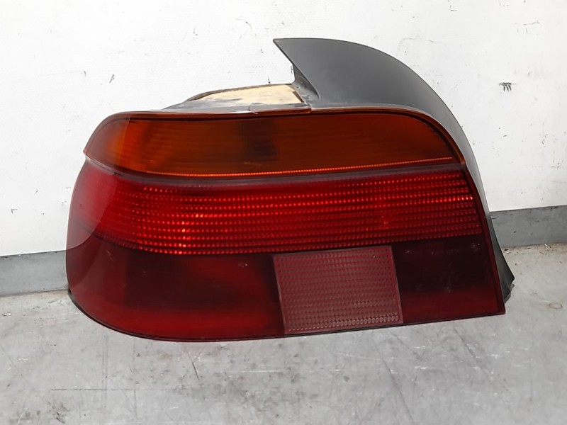 Recambio de piloto trasero izquierdo para bmw serie 5 berlina (e39) 525tds referencia OEM IAM 8358031 2VP00724001 HELLA