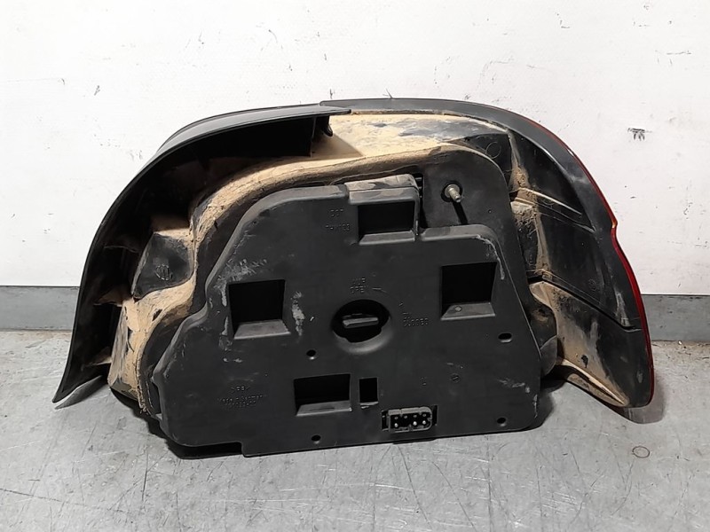 Recambio de piloto trasero izquierdo para bmw serie 5 berlina (e39) 525tds referencia OEM IAM 8358031 2VP00724001 HELLA