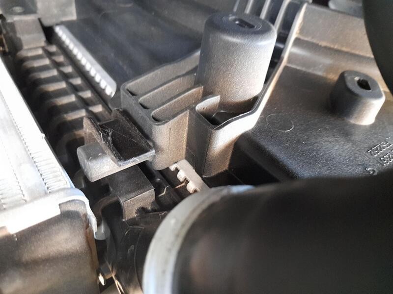 Recambio de radiador agua para dacia sandero iii 1.0 tce 100 eco-g referencia OEM IAM 214107347R  