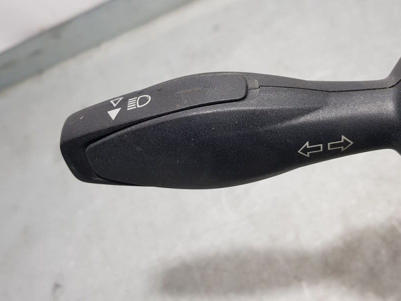 Recambio de mando intermitentes para ford fiesta (ccn) trend referencia OEM IAM 8A6T13335AD  