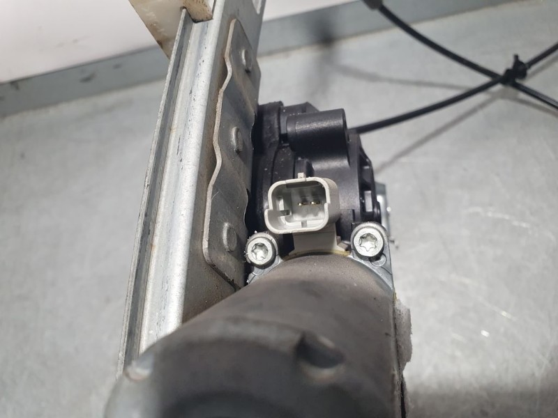 Recambio de elevalunas delantero derecho para peugeot 206+ básico referencia OEM IAM 9222F7  ELECTRICO 2 PINS