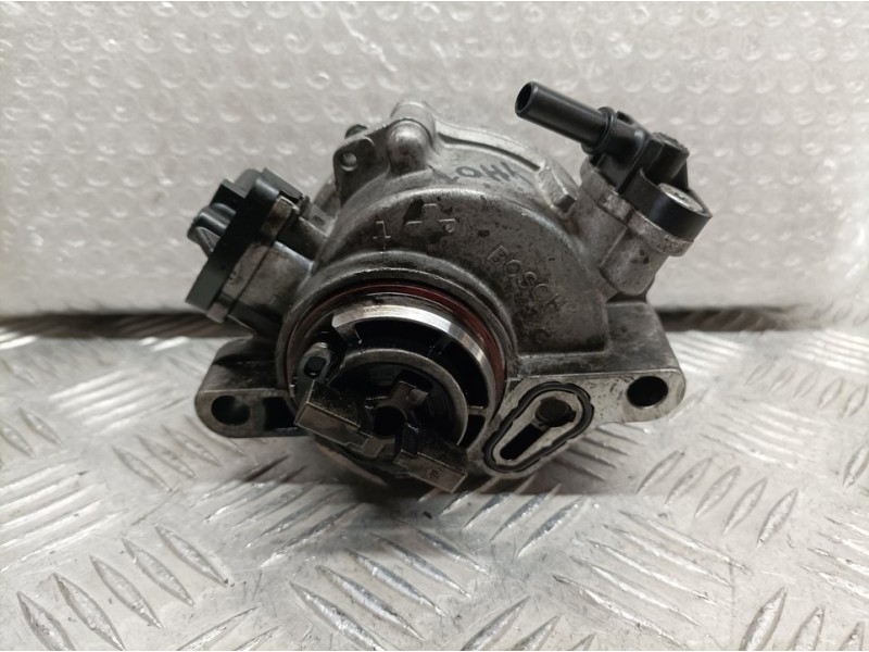 Recambio de depresor freno / bomba vacio para peugeot 308 sw 1.2 12v e-thp referencia OEM IAM 9804021880  BOSCH