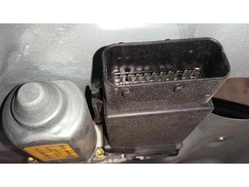 Recambio de elevalunas delantero derecho para volkswagen golf iv berlina (1j1) conceptline referencia OEM IAM  29 PINS ELECTRICO