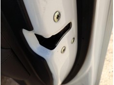 Recambio de cerradura puerta delantera derecha para kia carens iv 1.7 crdi referencia OEM IAM 81320A4010 MONTADA EN PUERTA 