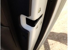 CERRADURA PUERTA TRASERA DERECHA 81420A4030 MONTADA EN PUERTA 