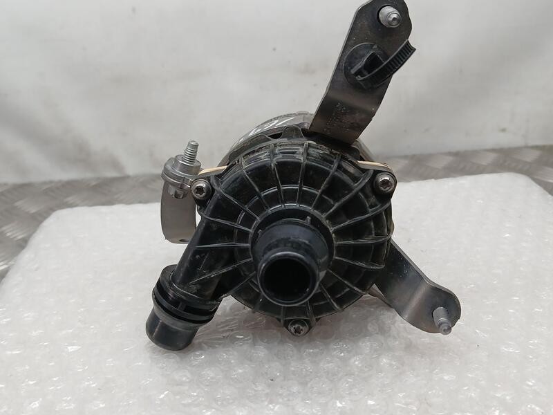 Recambio de bomba agua adicional para mercedes-benz clase c (w206) c 300 de (206.208) referencia OEM IAM A0005003800 CONTINENTAL