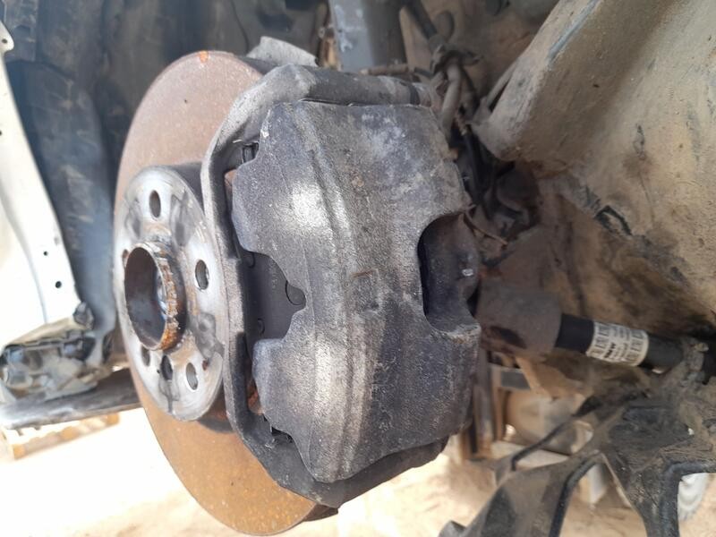 Recambio de pinza freno delantera derecha para bmw x1 (u11) sdrive 18 i referencia OEM IAM 34108846690 MANDO 