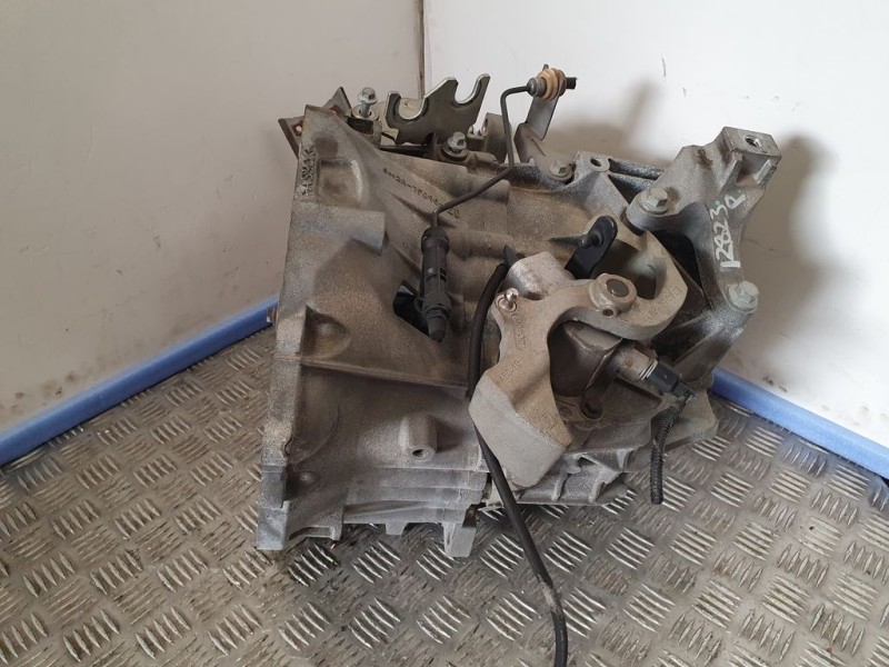 Recambio de caja cambios para ford kuga (cbv) trend referencia OEM IAM AV4R7000AB  6VELOCIDADES