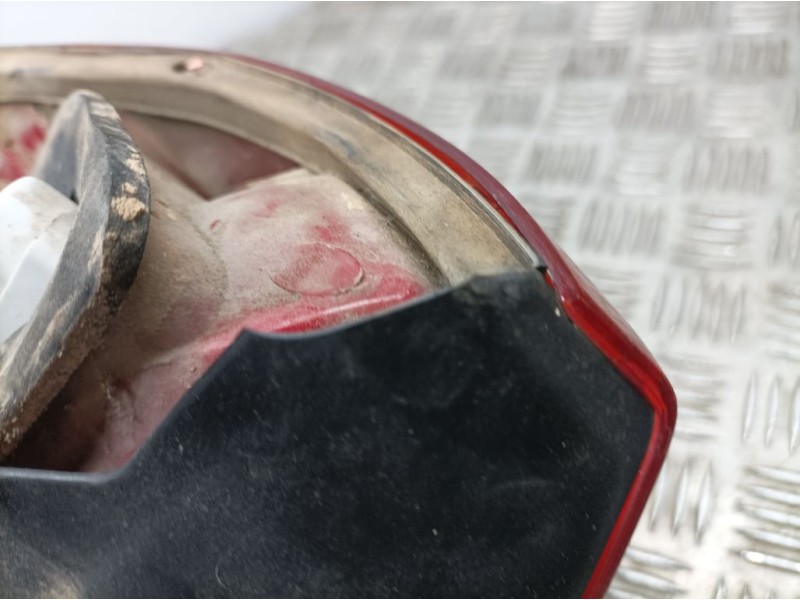 Recambio de piloto trasero derecho para ford mondeo berlina (ge) ambiente (06.2003) (d) referencia OEM IAM   CANTO ROTO